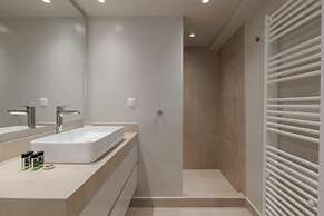 Historic Plaka s Deluxe Apartment