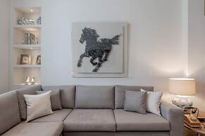 Historic Plaka s Deluxe Apartment