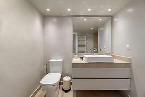 Historic Plaka s Deluxe Apartment