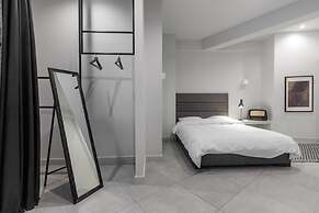 Ultimate 3 Apt Building in the Center for 15 ppl