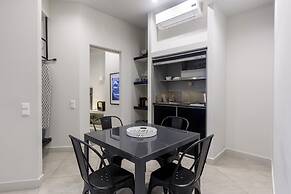 Ultimate 3 Apt Building in the Center for 15 ppl