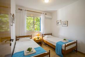 Sirina Lina Beachfront Suite