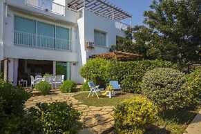 Sirina Lina Beachfront Suite