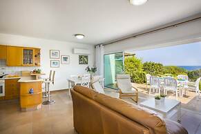 Sirina Lina Beachfront Suite