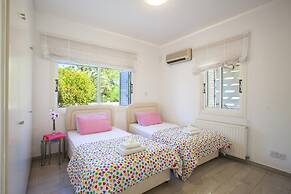 Sunset Beachfront Villa Meneou