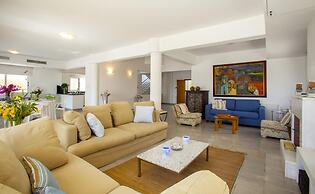 Sunset Beachfront Villa Meneou