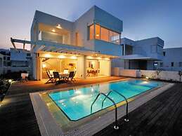 Protaras Seafront Villa Alia