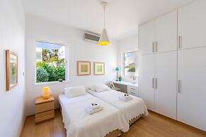 Protaras Seafront Villa Alia