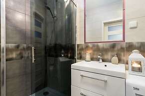 Cosy one Bedroom Apartment Near the sea