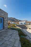 An Amazing Stone Villa-a in Serifos w Shared Pool