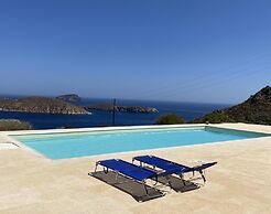 An Amazing Stone Villa-a in Serifos w Shared Pool