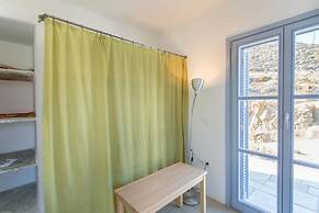 An Amazing Stone Villa-a in Serifos w Shared Pool