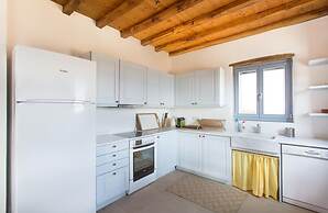 An Amazing Stone Villa-a in Serifos w Shared Pool