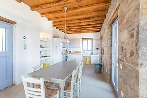 An Amazing Stone Villa-a in Serifos w Shared Pool