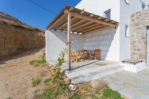 An Amazing Stone Villa-a in Serifos w Shared Pool