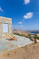 An Amazing Stone Villa-a in Serifos w Shared Pool