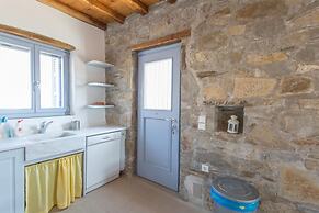An Amazing Stone Villa-a in Serifos w Shared Pool