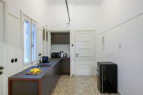 Your 4 Bdrm Dream House w Acropolis View Jacuzzi