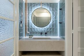 Your 4 Bdrm Dream House w Acropolis View Jacuzzi