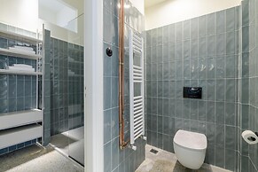 Your 4 Bdrm Dream House w Acropolis View Jacuzzi