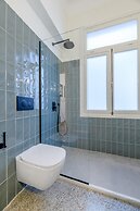 Your 4 Bdrm Dream House w Acropolis View Jacuzzi