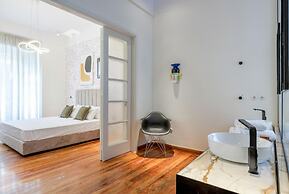 Your 4 Bdrm Dream House w Acropolis View Jacuzzi