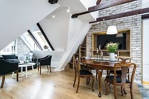 Apartment With Attic at Old Town