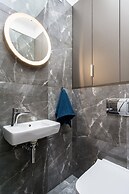 Bright and Sunny 4 Rooms Apartment