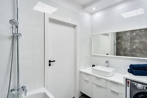 Bright and Sunny 4 Rooms Apartment