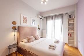 A Luxury Comfortable 2bdrm Apt in Athens