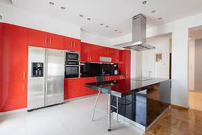 A Luxury Comfortable 2bdrm Apt in Athens