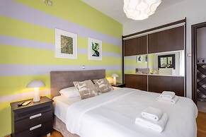 A Luxury Comfortable 2bdrm Apt in Athens