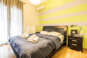 A Luxury Comfortable 2bdrm Apt in Athens