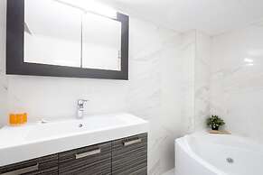 A Luxury Comfortable 2bdrm Apt in Athens