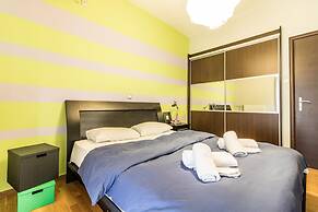 A Luxury Comfortable 2bdrm Apt in Athens