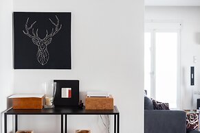 A Luxury Comfortable 2bdrm Apt in Athens