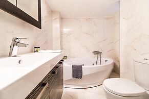 A Luxury Comfortable 2bdrm Apt in Athens