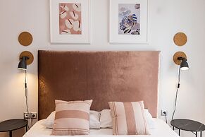 A Luxury Comfortable 2bdrm Apt in Athens