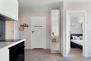 Elite Apartments Berry Cozy Apartment Next to the Museum of World War 