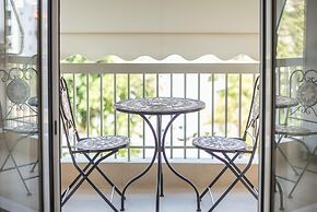 Thissio Cocoon For Two