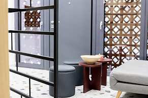 On Air Top Designed Gem