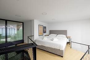 On Air Top Designed Gem