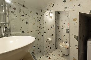 On Air Top Designed Gem