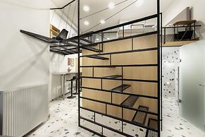 On Air Top Designed Gem