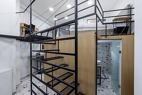 On Air Top Designed Gem