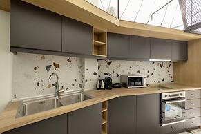 On Air Top Designed Gem