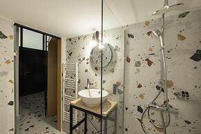 On Air Top Designed Gem