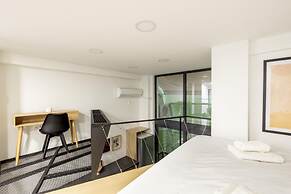 On Air Top Designed Gem