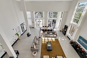 Roami at Collins Ave Penthouse