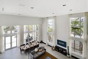 Roami at Collins Ave Penthouse